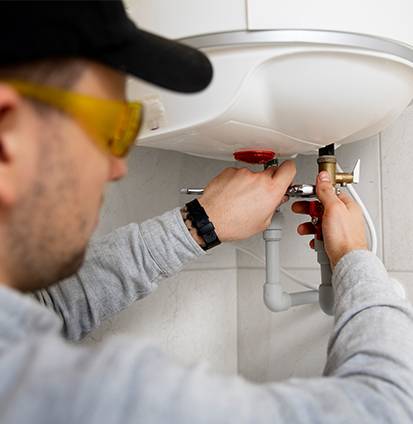 worker-repairing-water-heater (3)